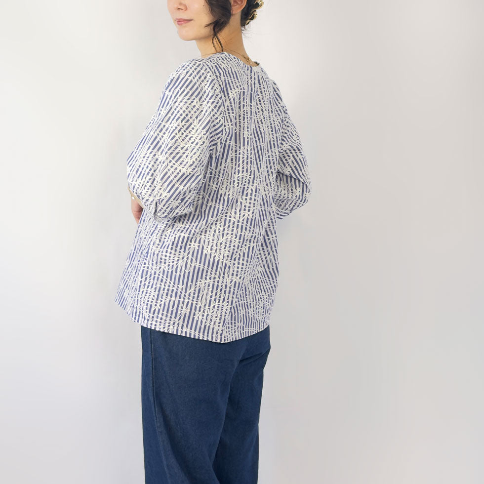 ストライプ花柄刺繍プルオーバーブラウス