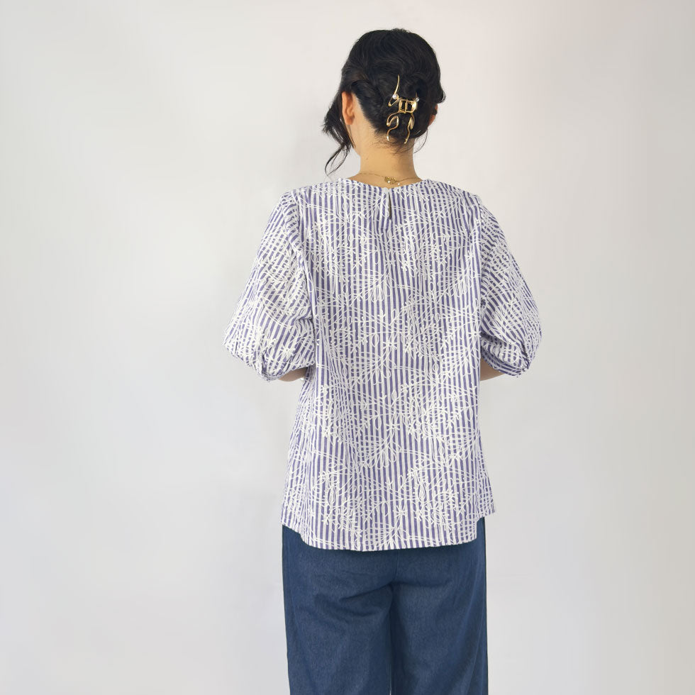 ストライプ花柄刺繍プルオーバーブラウス
