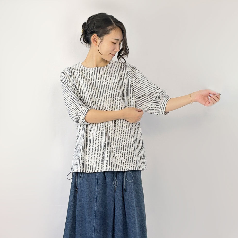 ストライプ花柄刺繍プルオーバーブラウス
