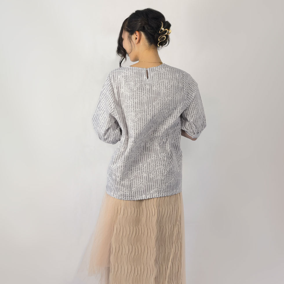 ストライプ花柄刺繍プルオーバーブラウス
