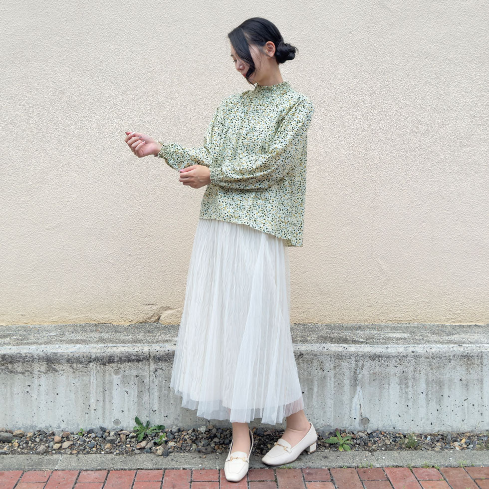 リーフ柄シャーリングメロウハイネックブラウス