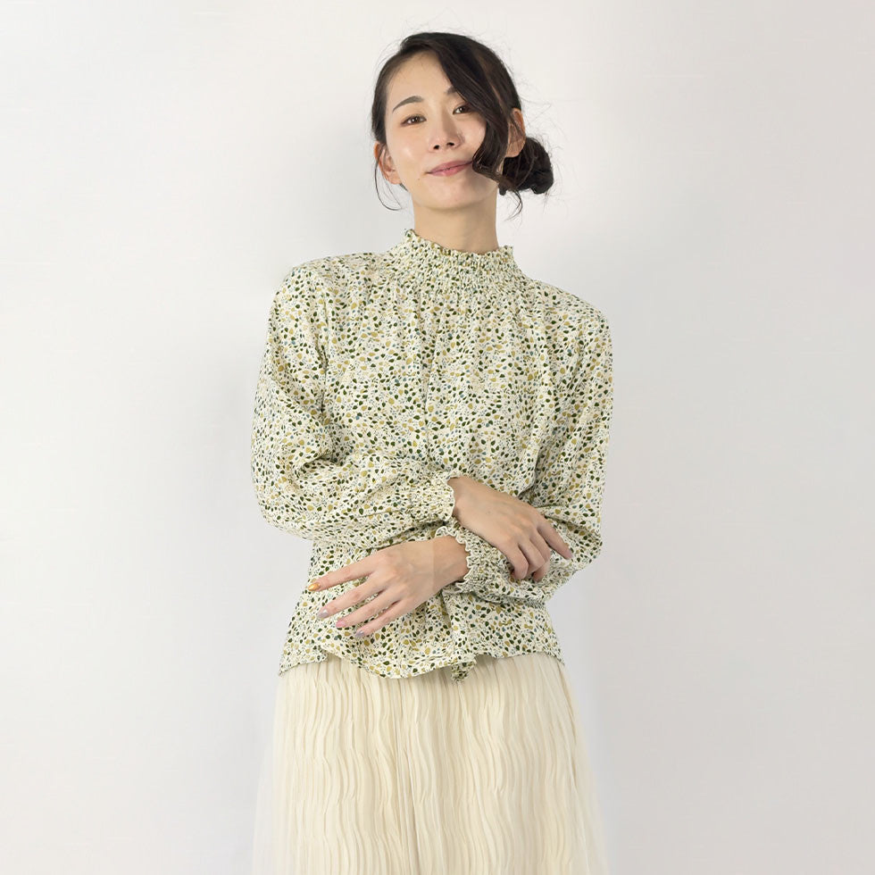 リーフ柄シャーリングメロウハイネックブラウス