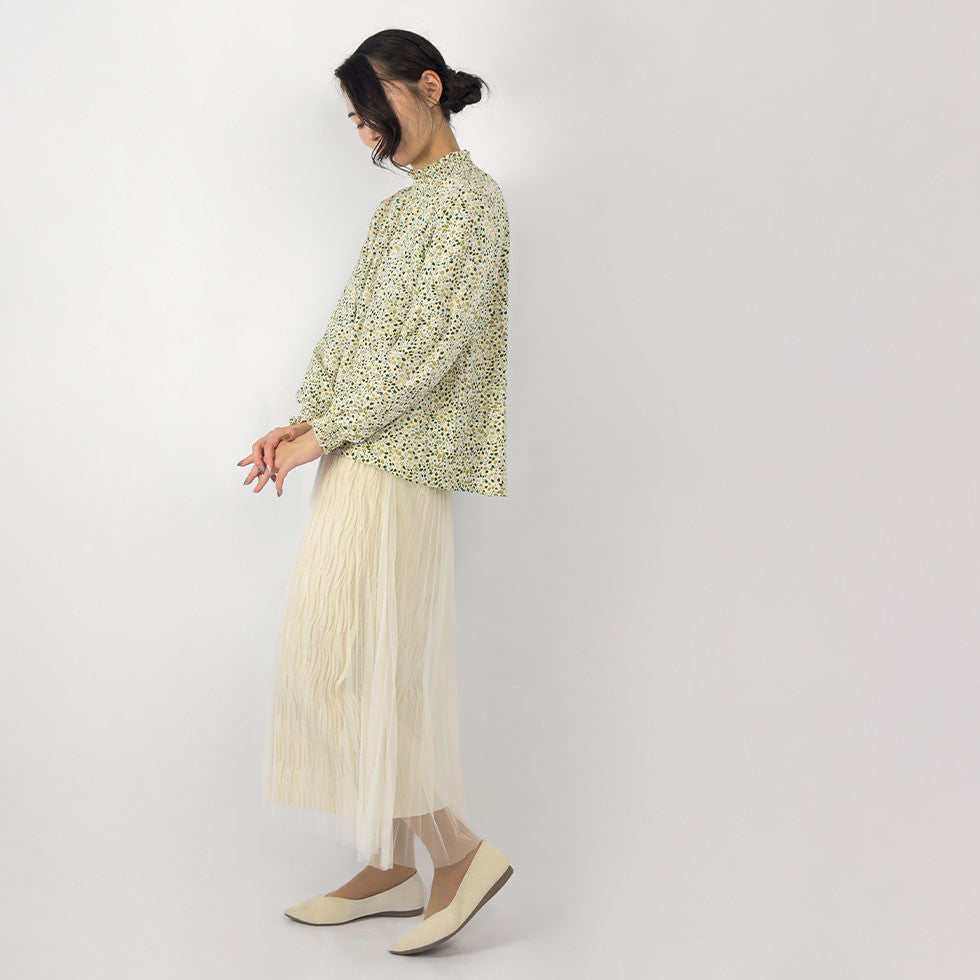 リーフ柄シャーリングメロウハイネックブラウス