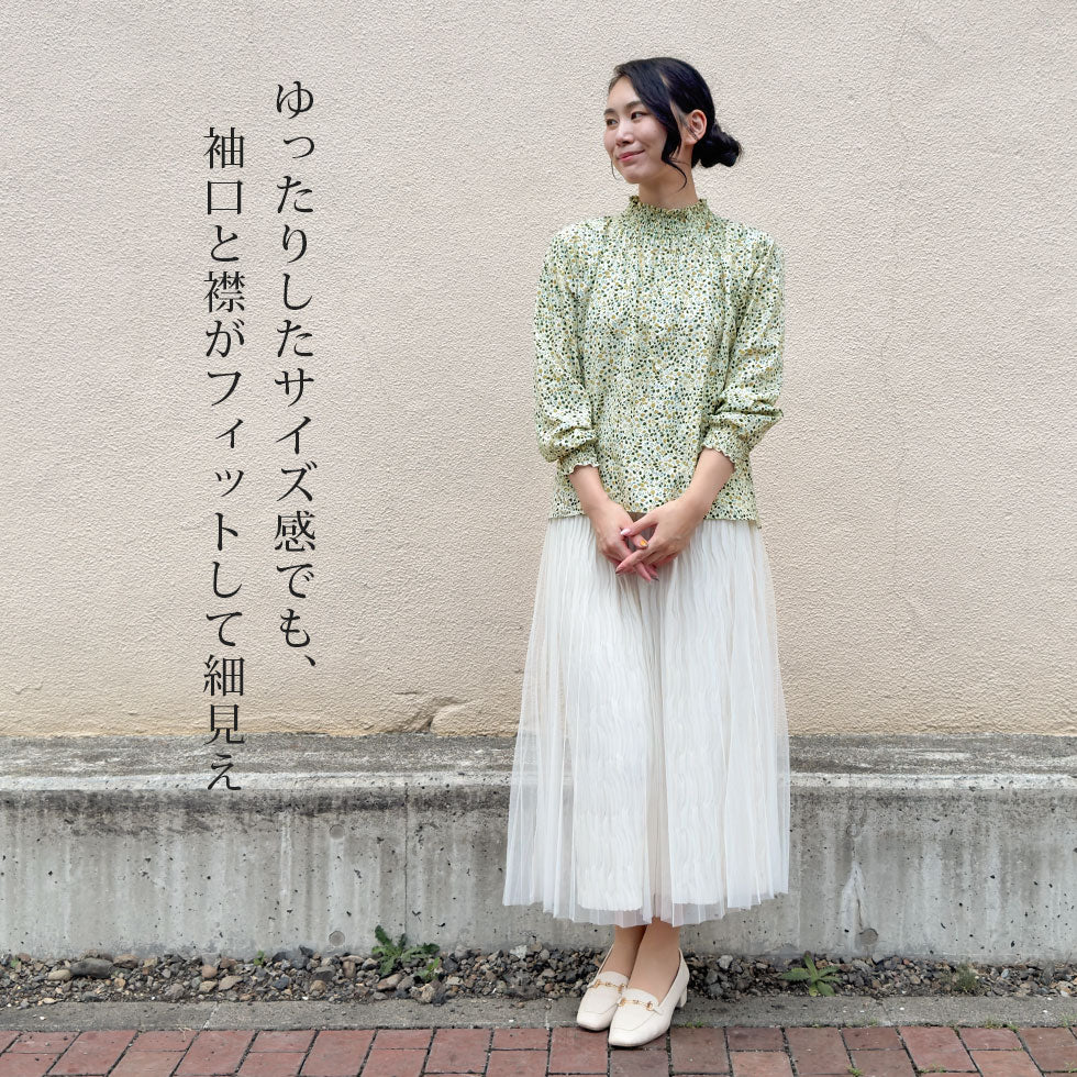 リーフ柄シャーリングメロウハイネックブラウス