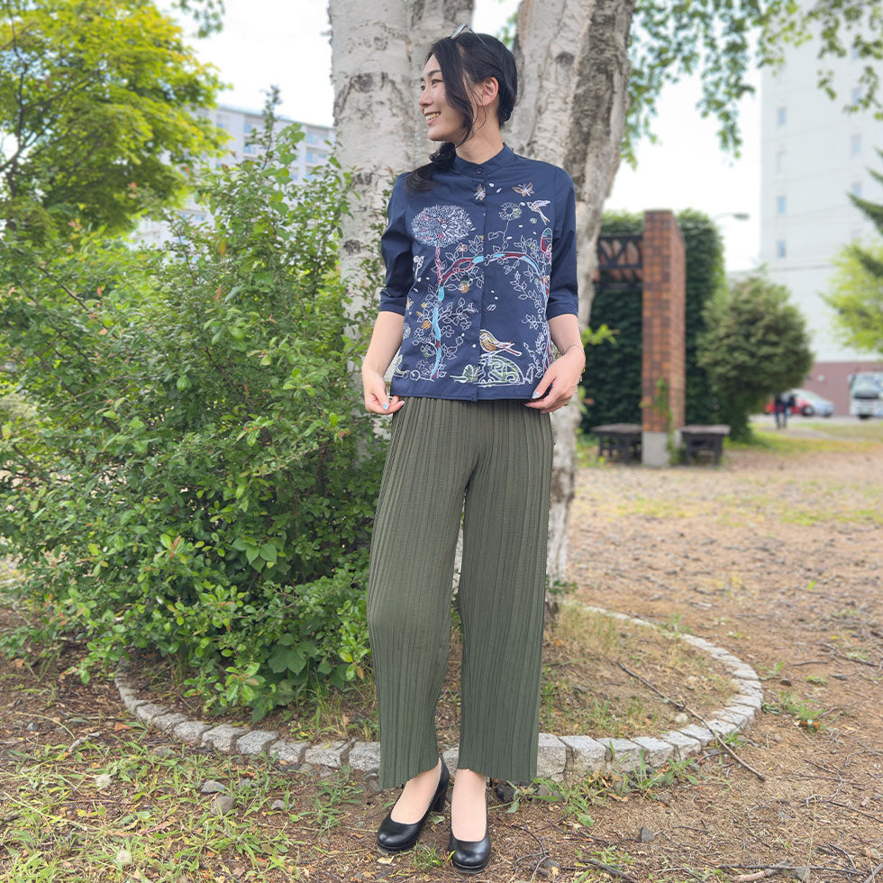 アート刺繍ノーカラーリラックスフィットブラウス