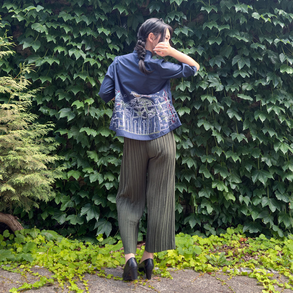 アート刺繍ノーカラーリラックスフィットブラウス