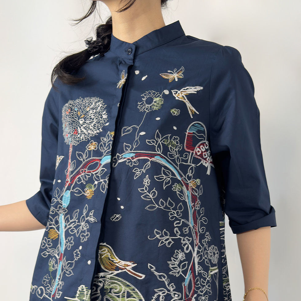 アート刺繍ノーカラーリラックスフィットブラウス
