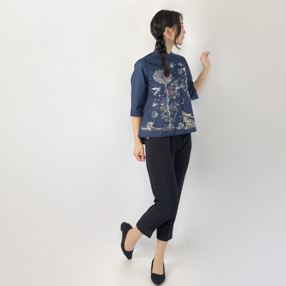 アート刺繍ノーカラーリラックスフィットブラウス