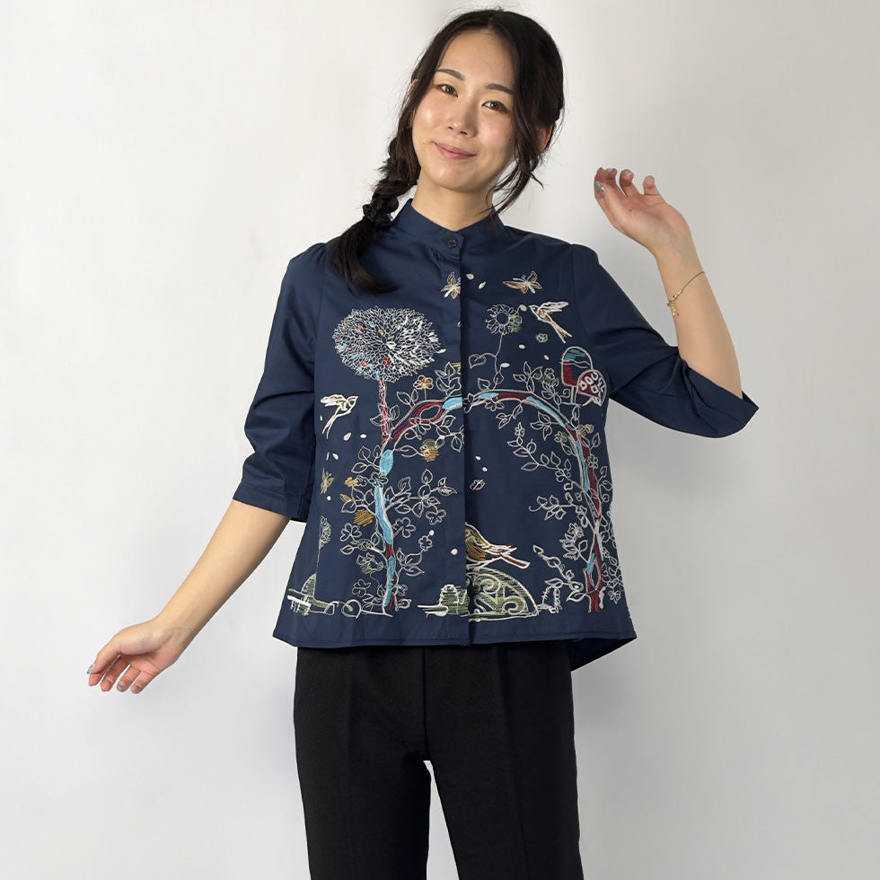 アート刺繍ノーカラーリラックスフィットブラウス