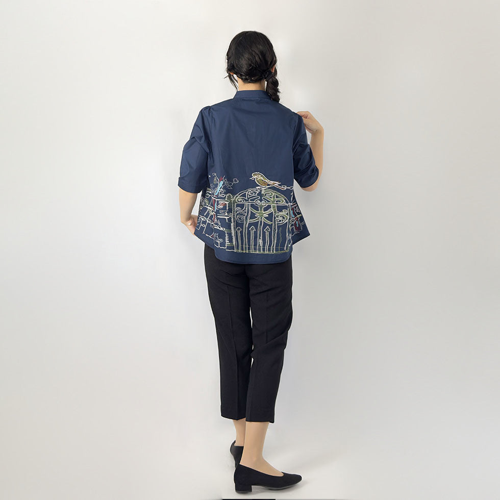 アート刺繍ノーカラーリラックスフィットブラウス