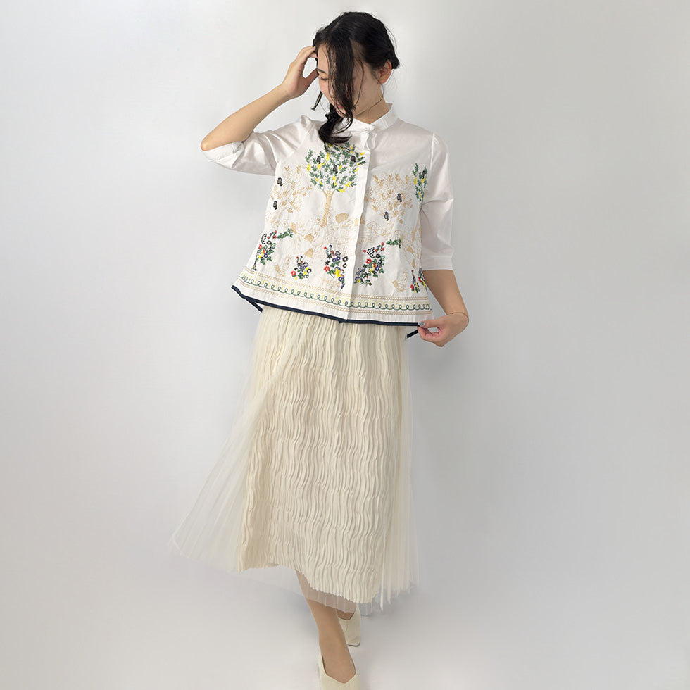 アート刺繍ノーカラーリラックスフィットブラウス