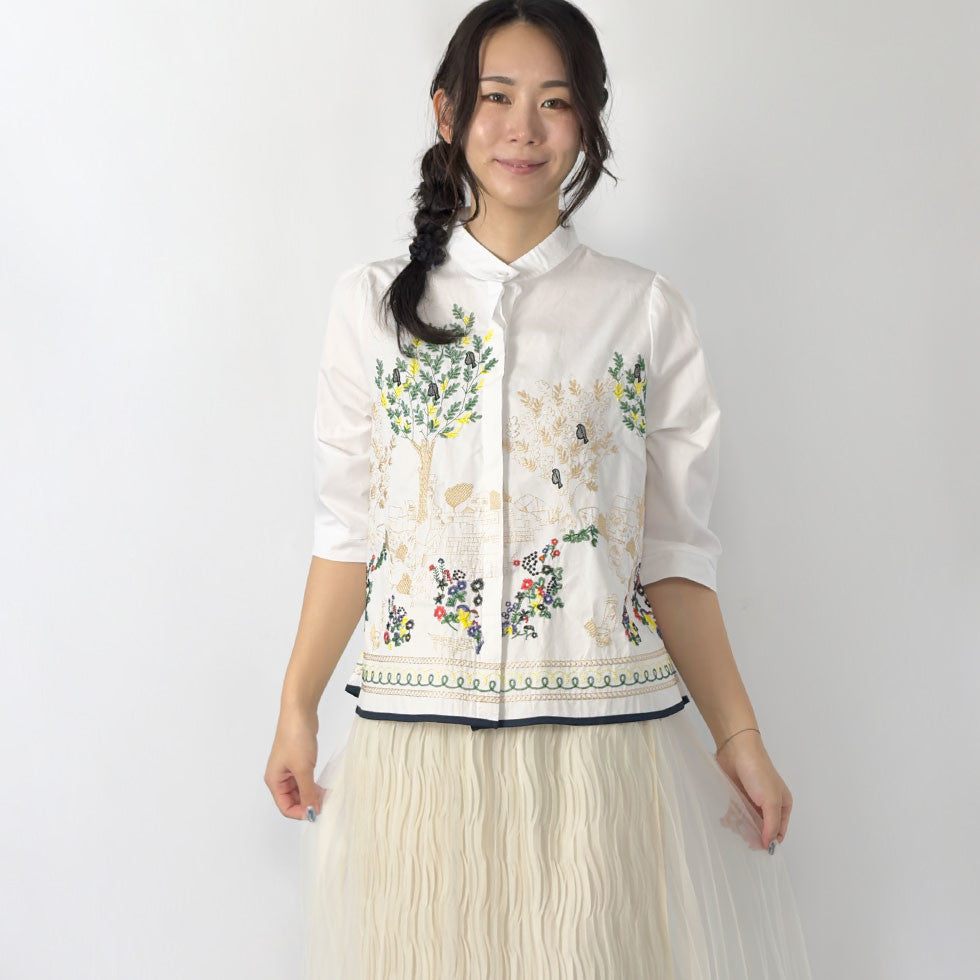 アート刺繍ノーカラーリラックスフィットブラウス