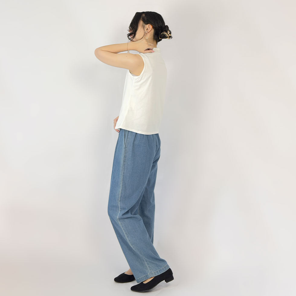 モックネックタンクトップ