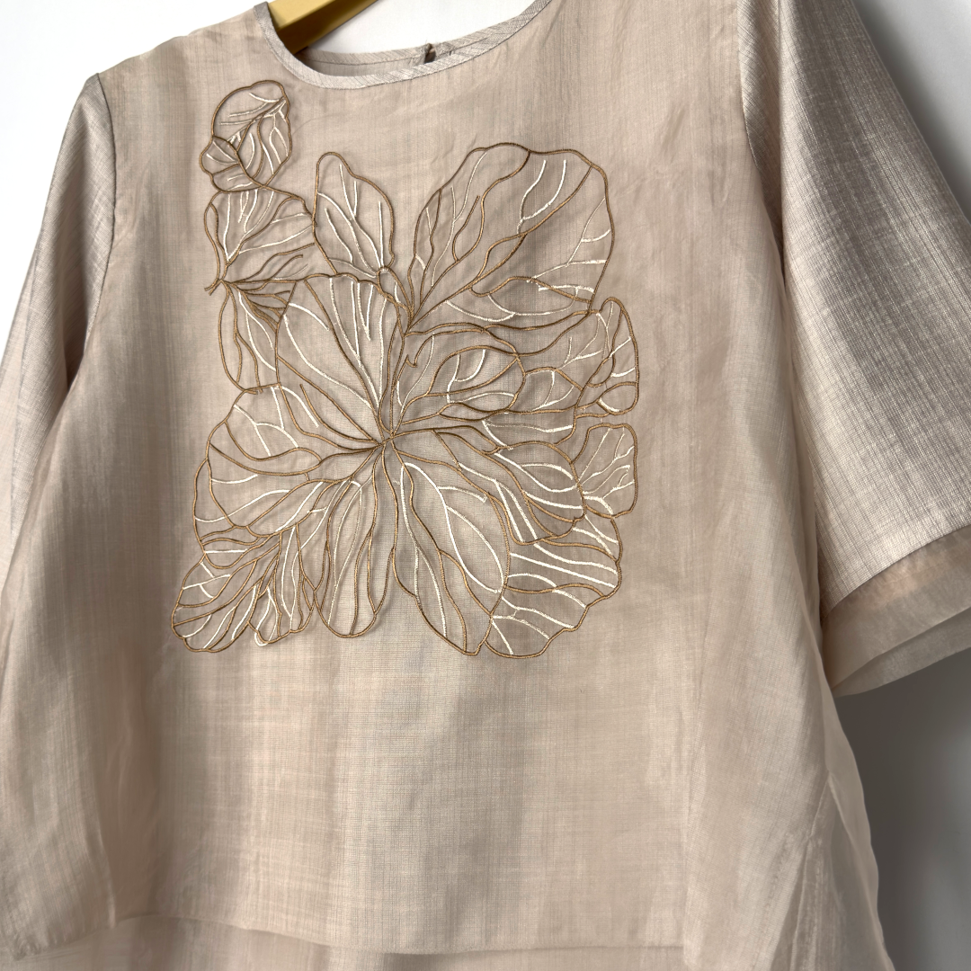レイヤード調花柄刺繍シアープルオーバー