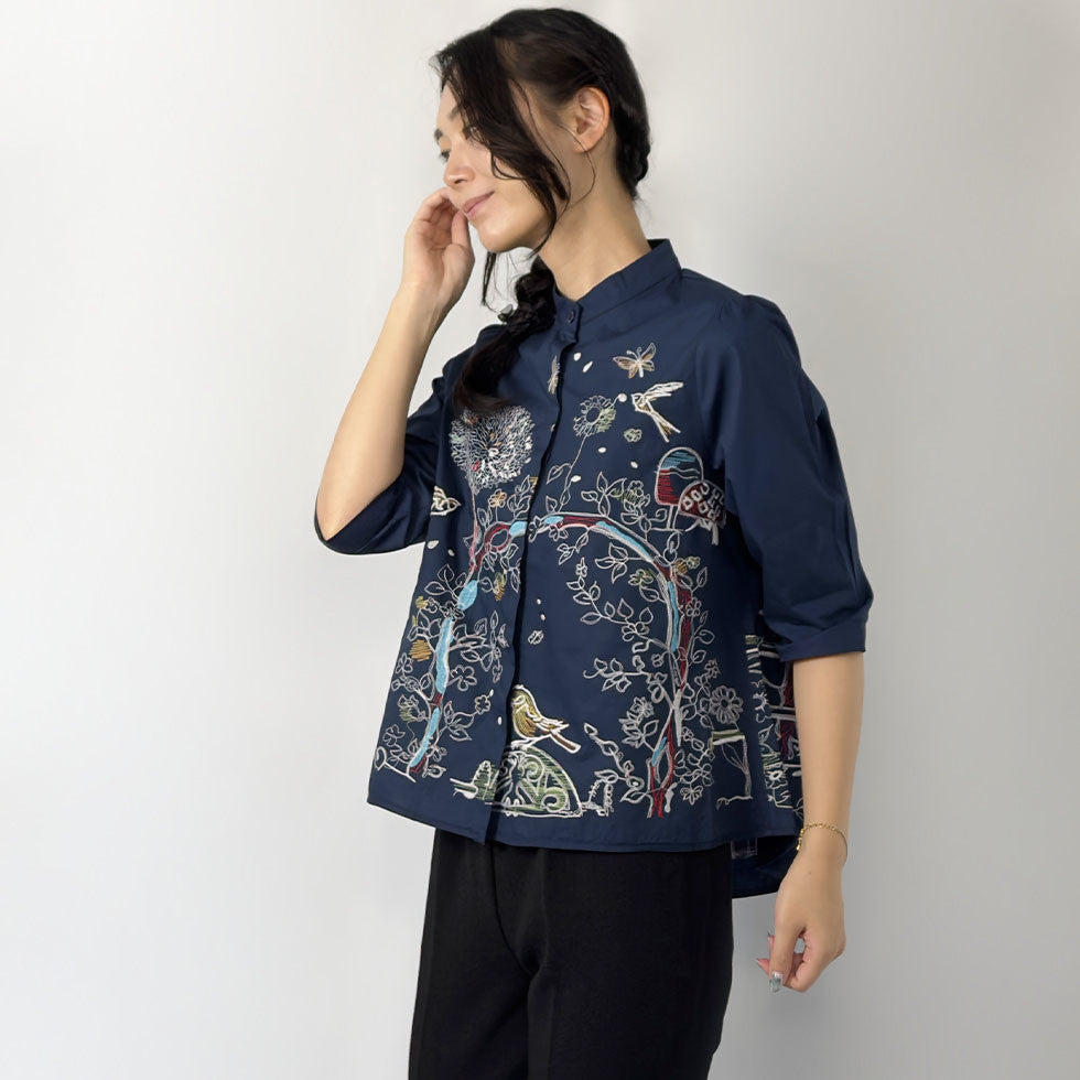 アート刺繍ノーカラーリラックスフィットブラウス