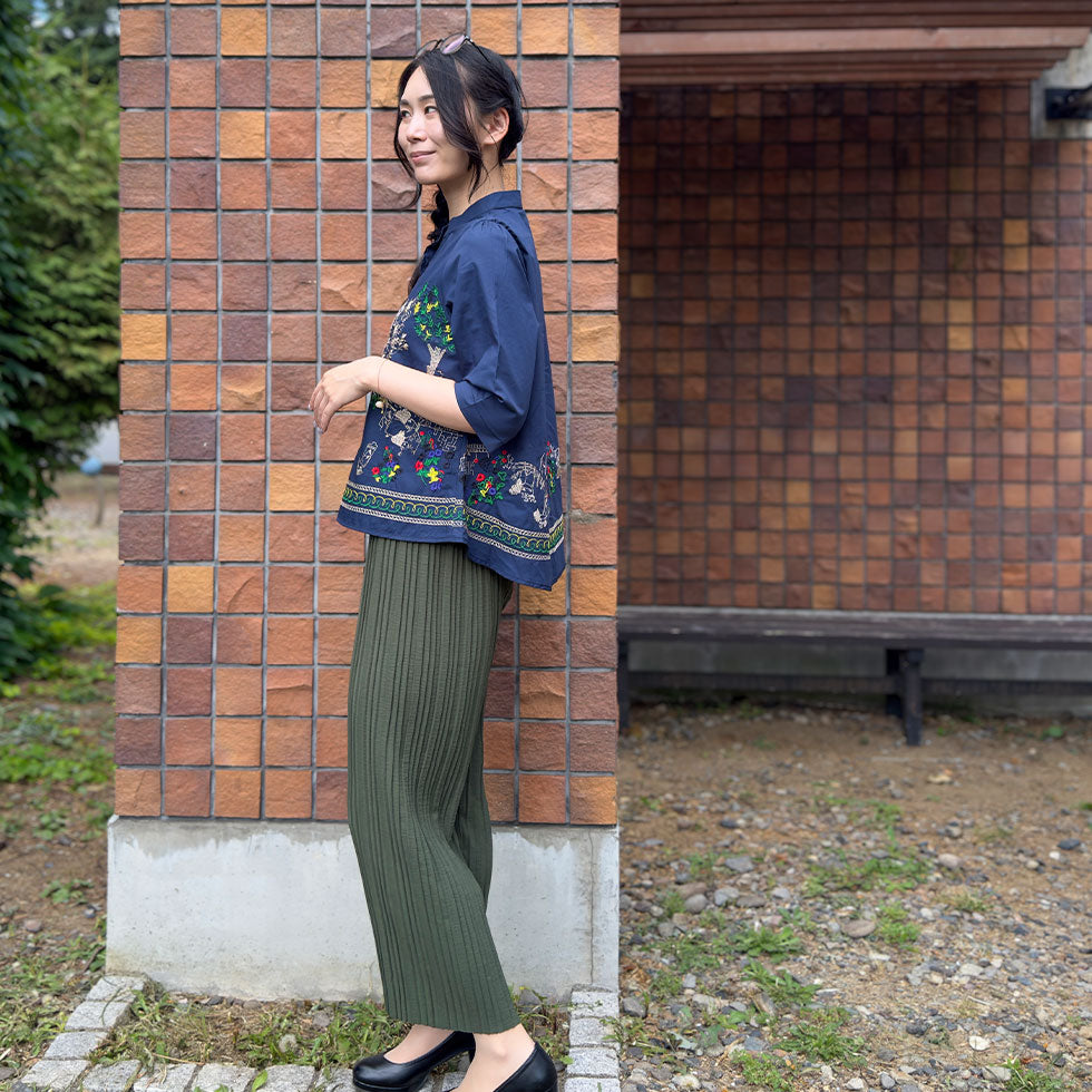 アート刺繍ノーカラーリラックスフィットブラウス