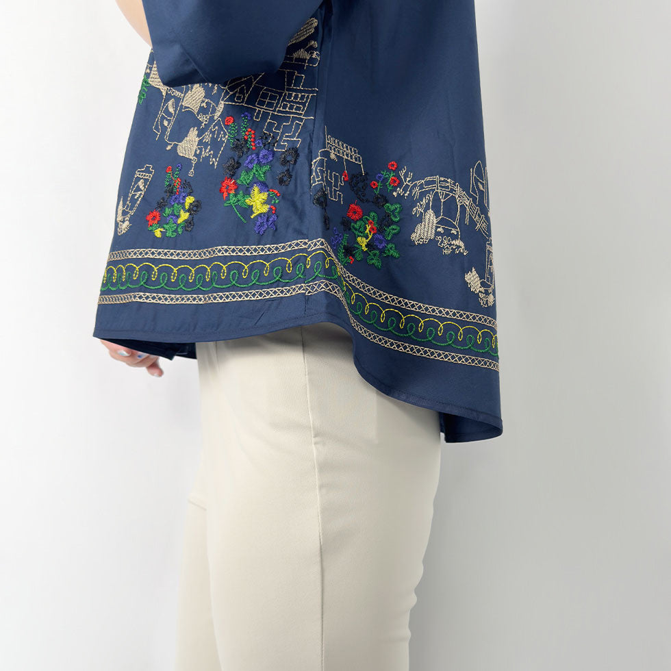 アート刺繍ノーカラーリラックスフィットブラウス