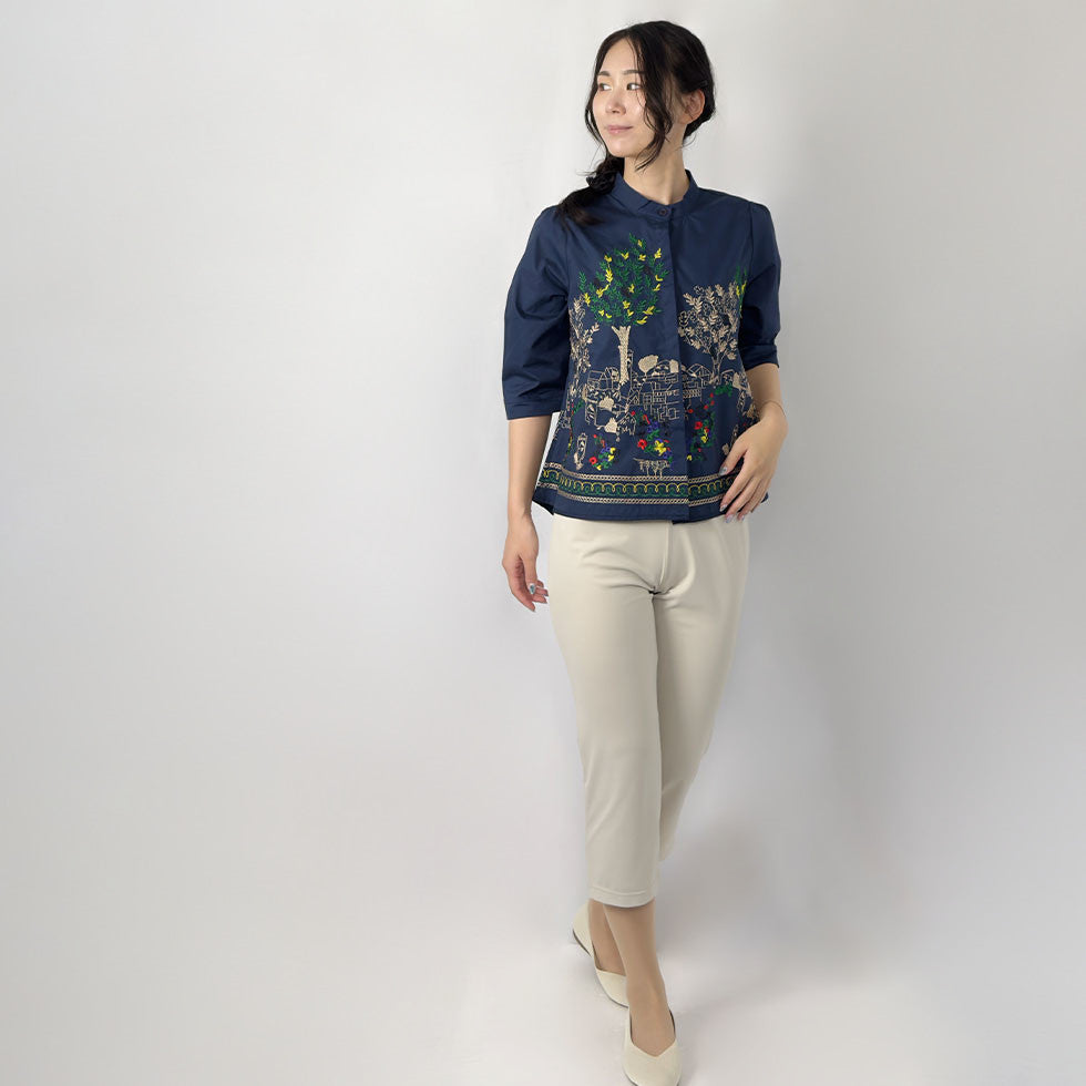 アート刺繍ノーカラーリラックスフィットブラウス