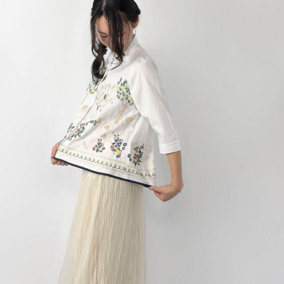 アート刺繍ノーカラーリラックスフィットブラウス