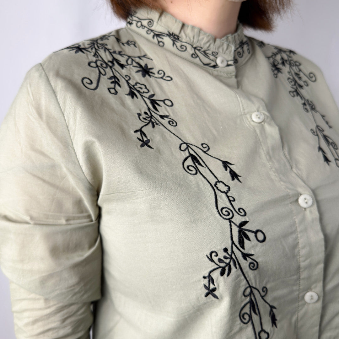 蔦柄刺繍コットンブラウス