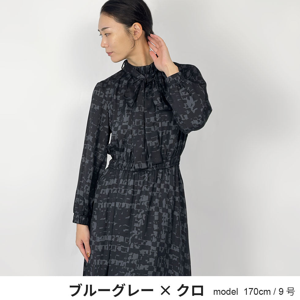 リボン付き総柄ワンピース